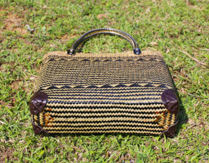 Woven Grass Handbag (Black-Tan)